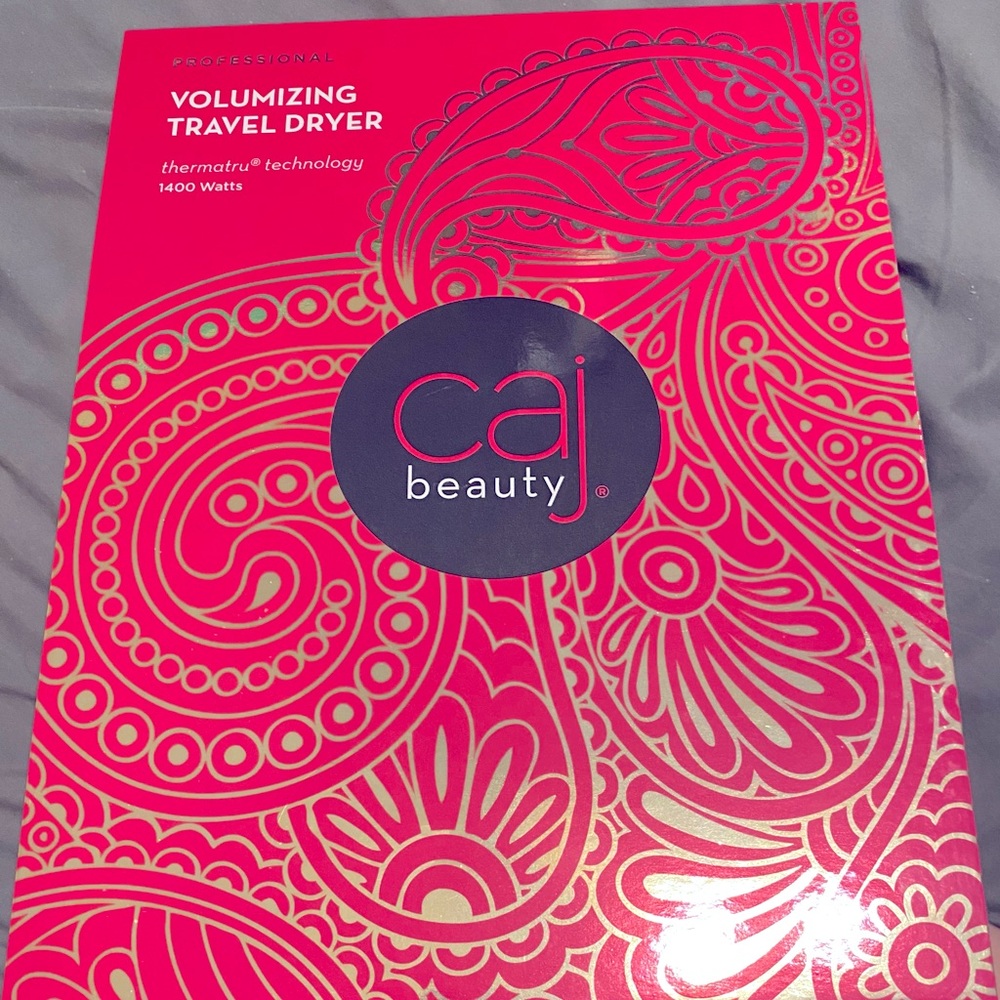 CAJ Beauty volumizing travel hair dryer - Picture 7 of 7